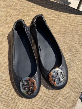 Brand New Tory Burch Black Leather Ballet Flats with Gold Metal Logo size US 8.5